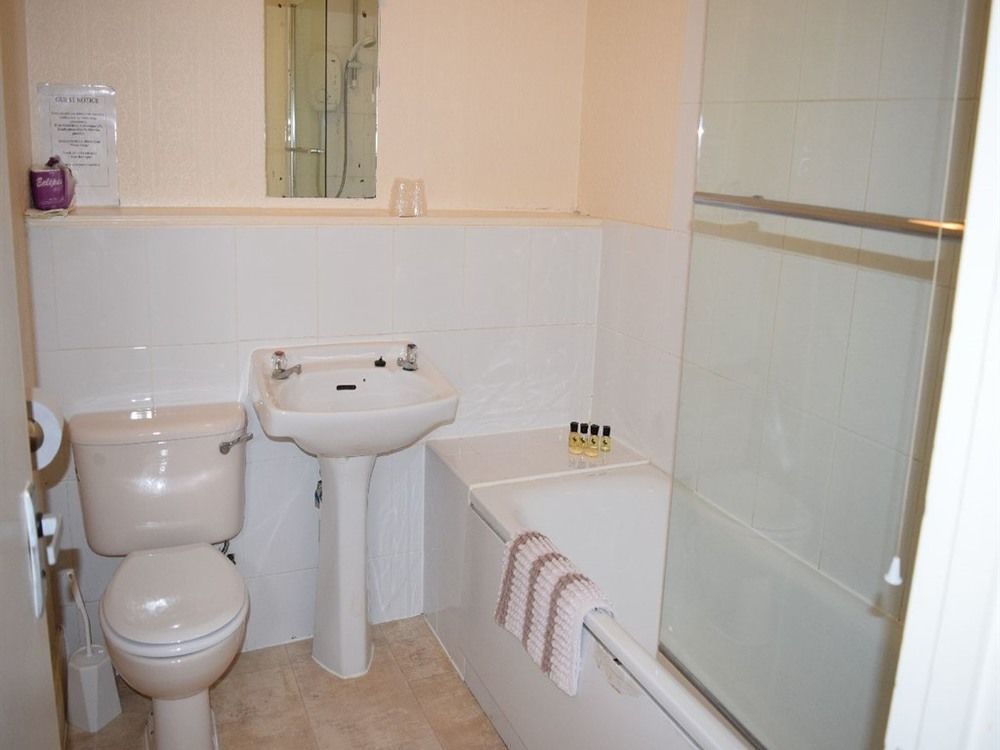 The Cranley Hotel Cranleigh Dış mekan fotoğraf